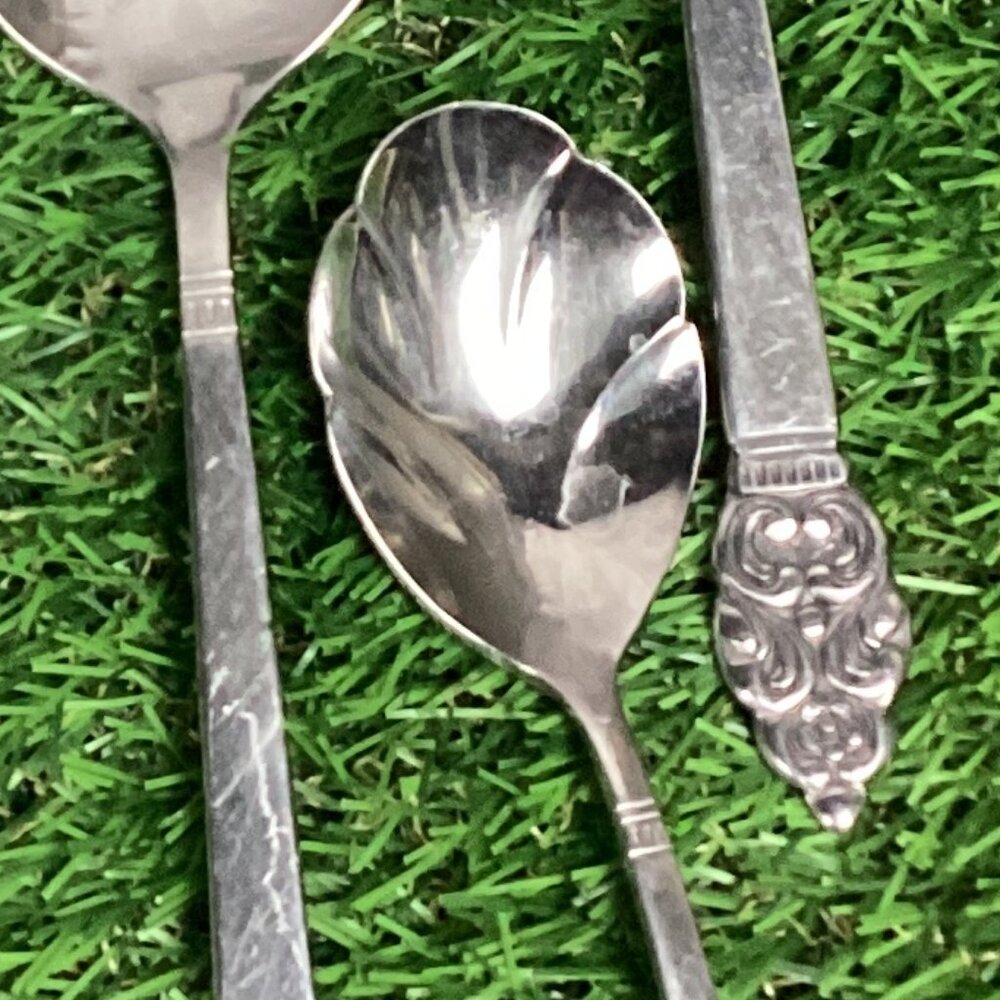 Oneida Vineland Stainless Steel Flatware Set of 8 +